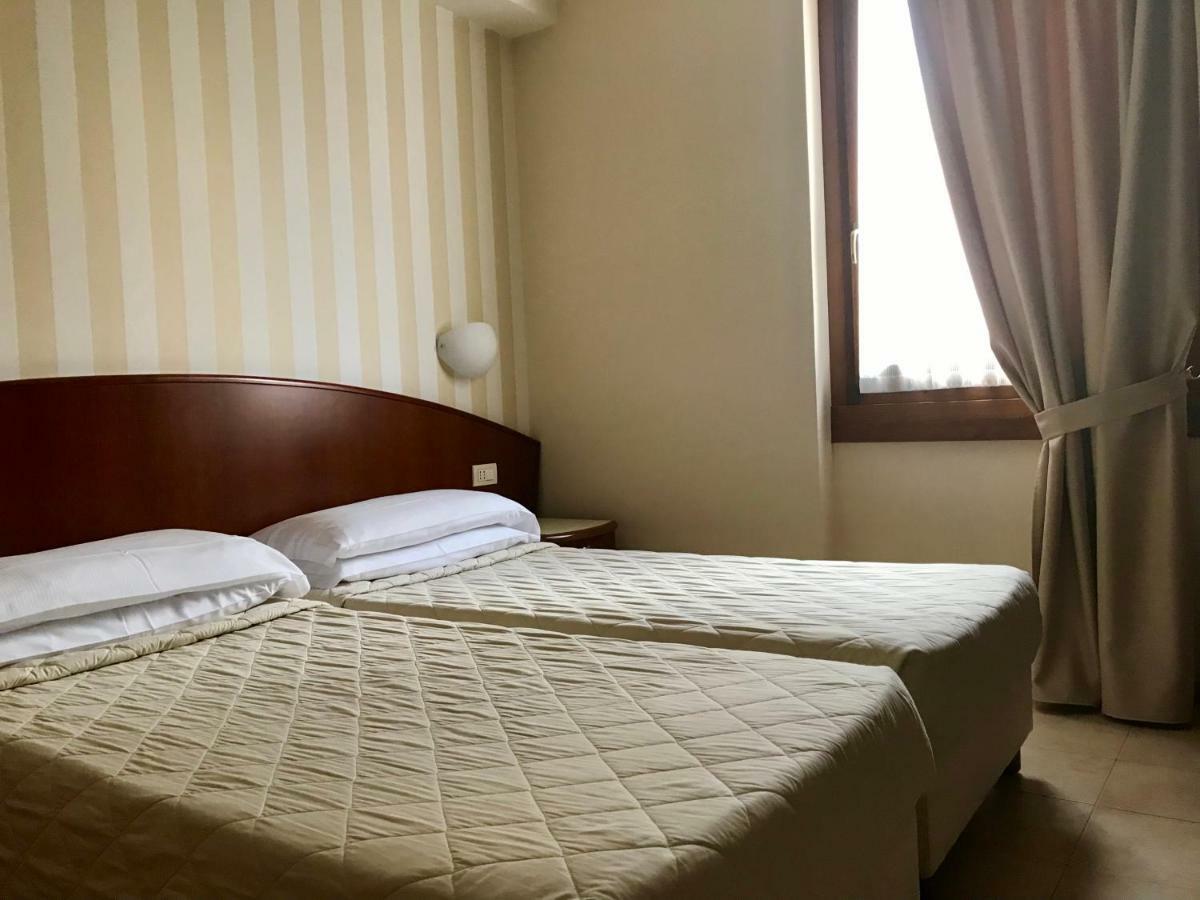 Hotel Roma Garda  Eksteriør billede